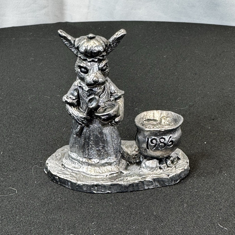 MICHAEL‎ RICKER PEWTER FIGURINE   RABBIT WITH COOKING POT   #13062   1986